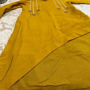 Stylish Pakistani shalwar kameez